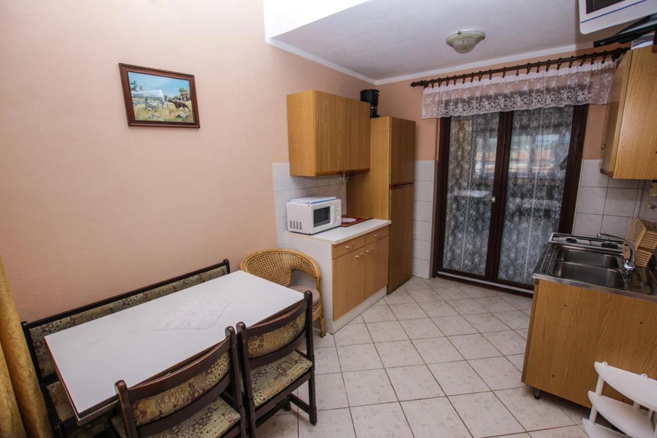 Apartments Dario Porec Bagian luar foto
