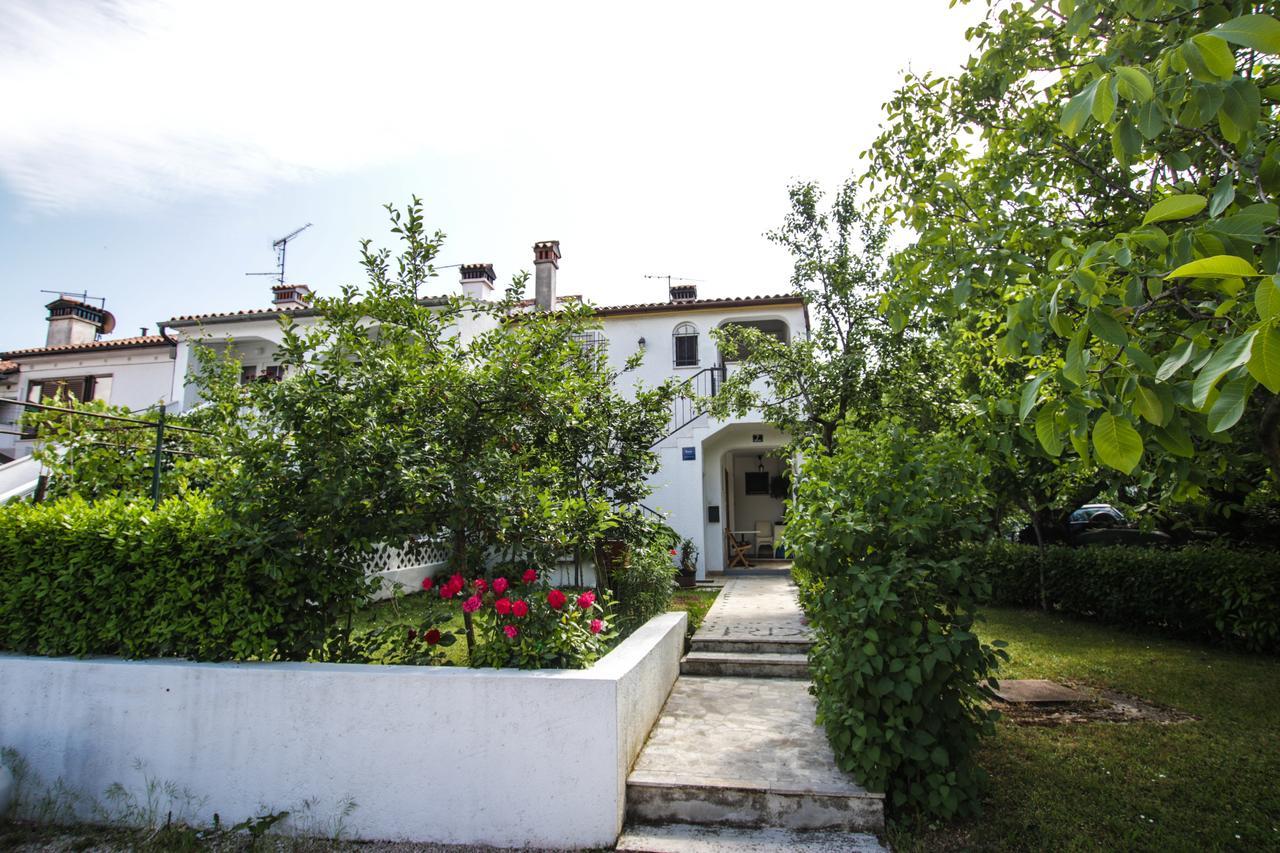 Apartments Dario Porec Bagian luar foto