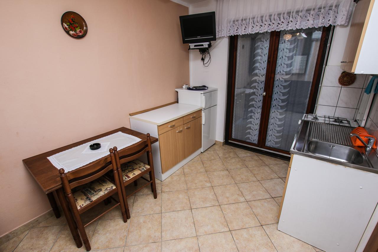 Apartments Dario Porec Bagian luar foto